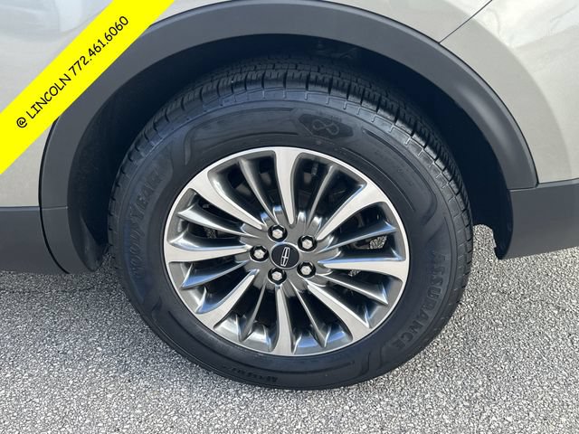 Used 2022 Ford Explorer Platinum w/ Equipment Group 601A AWD/4WD image 12