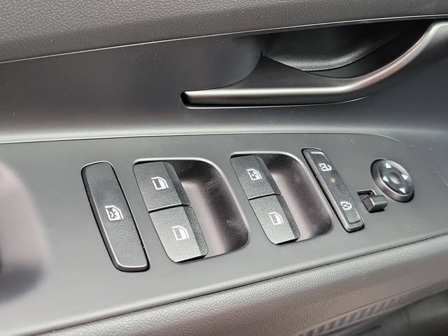 New 2026 Hyundai Elantra Sport FWD image 17