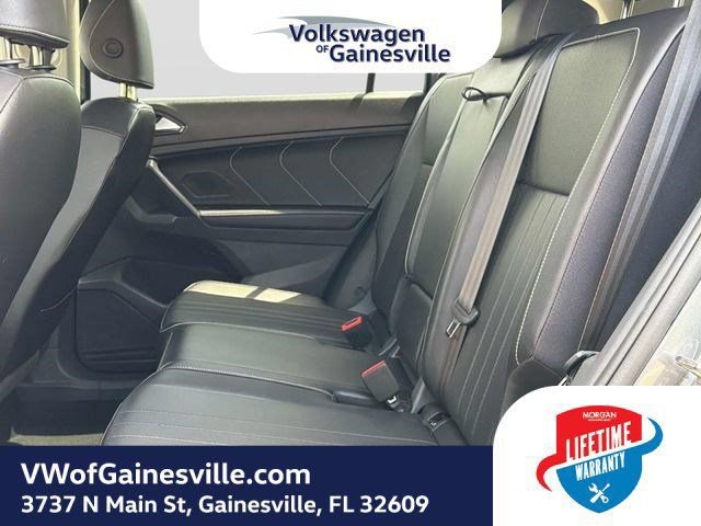 Used 2024 Volkswagen Tiguan SE AWD/4WD image 16