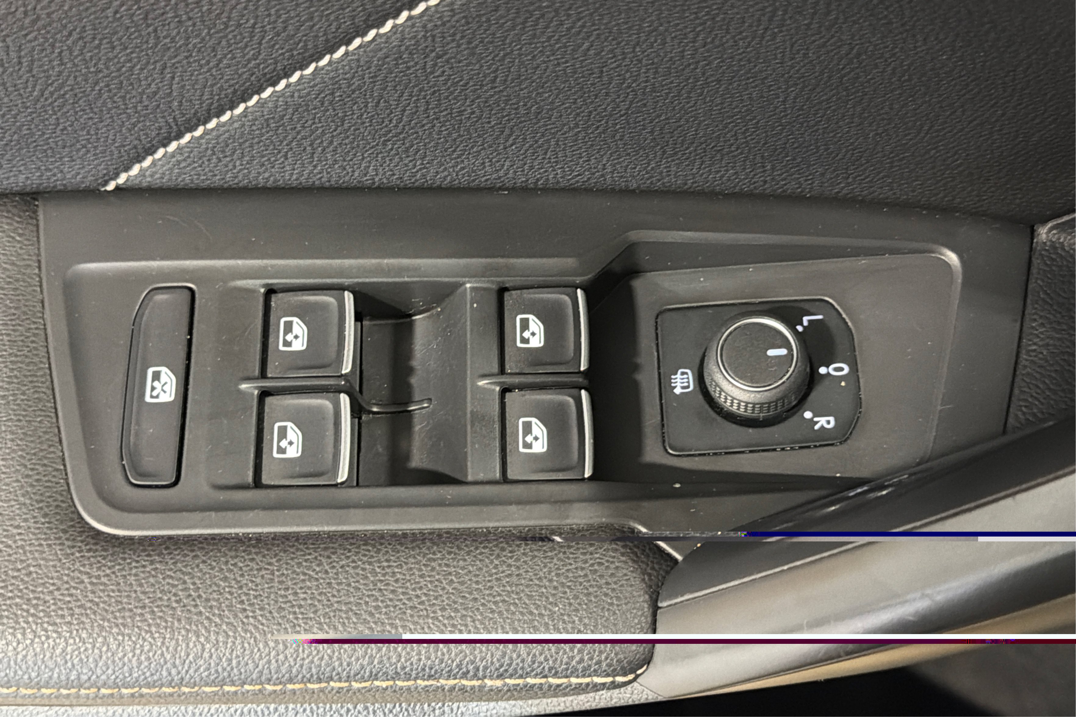 Used 2022 Volkswagen Tiguan SE R-Line AWD/4WD image 16