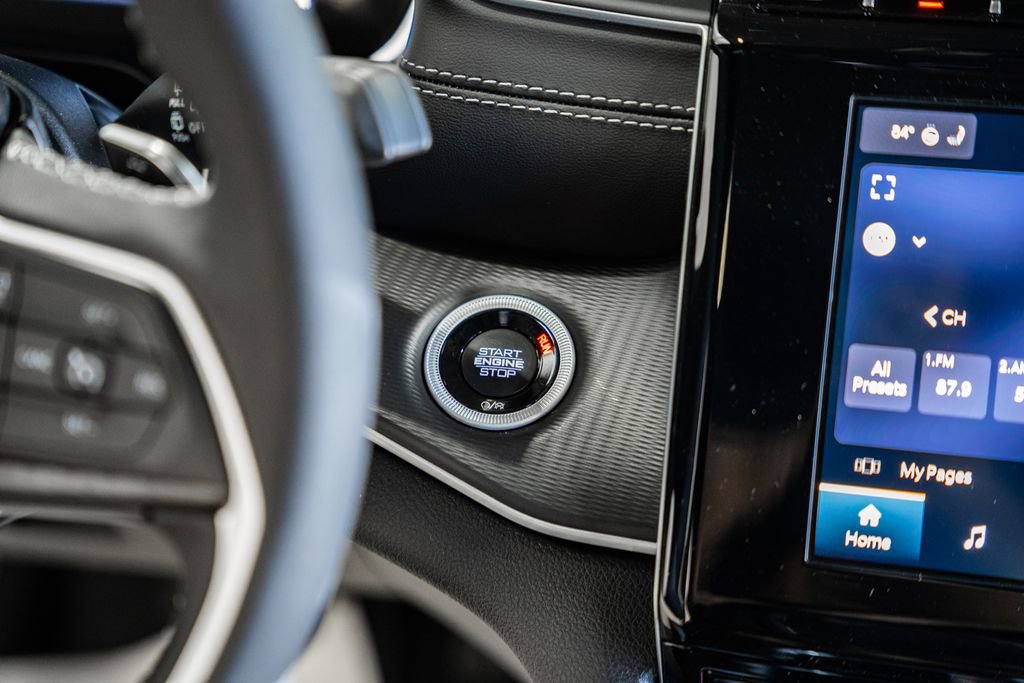 New 2025 Jeep Grand Cherokee Laredo X w/ Luxury Tech Group I image 24