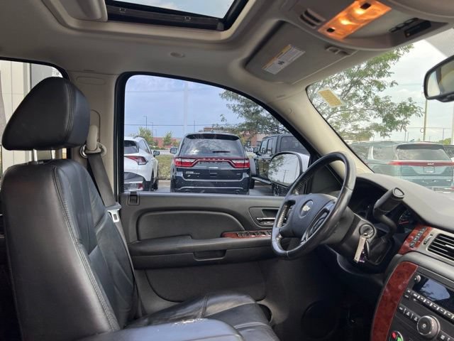 Used 2009 Chevrolet Suburban LT RWD image 33