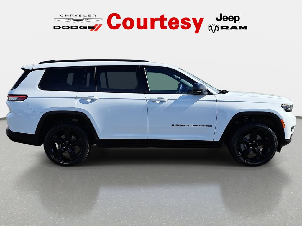Certified 2023 Jeep Grand Cherokee L Altitude AWD/4WD image 2