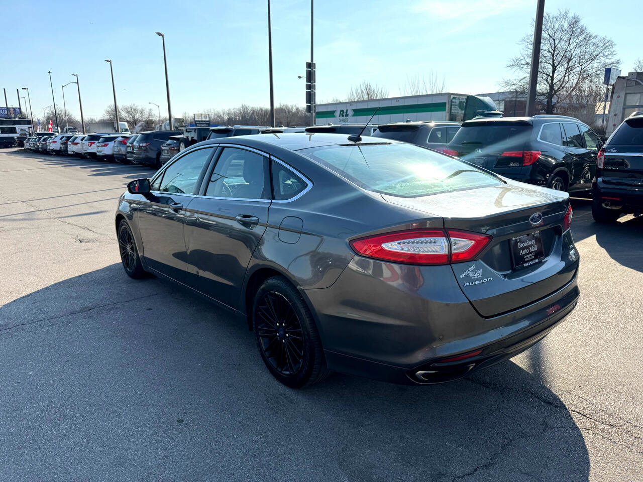 Used 2016 Ford Fusion SE w/ Equipment Group 202A image 5