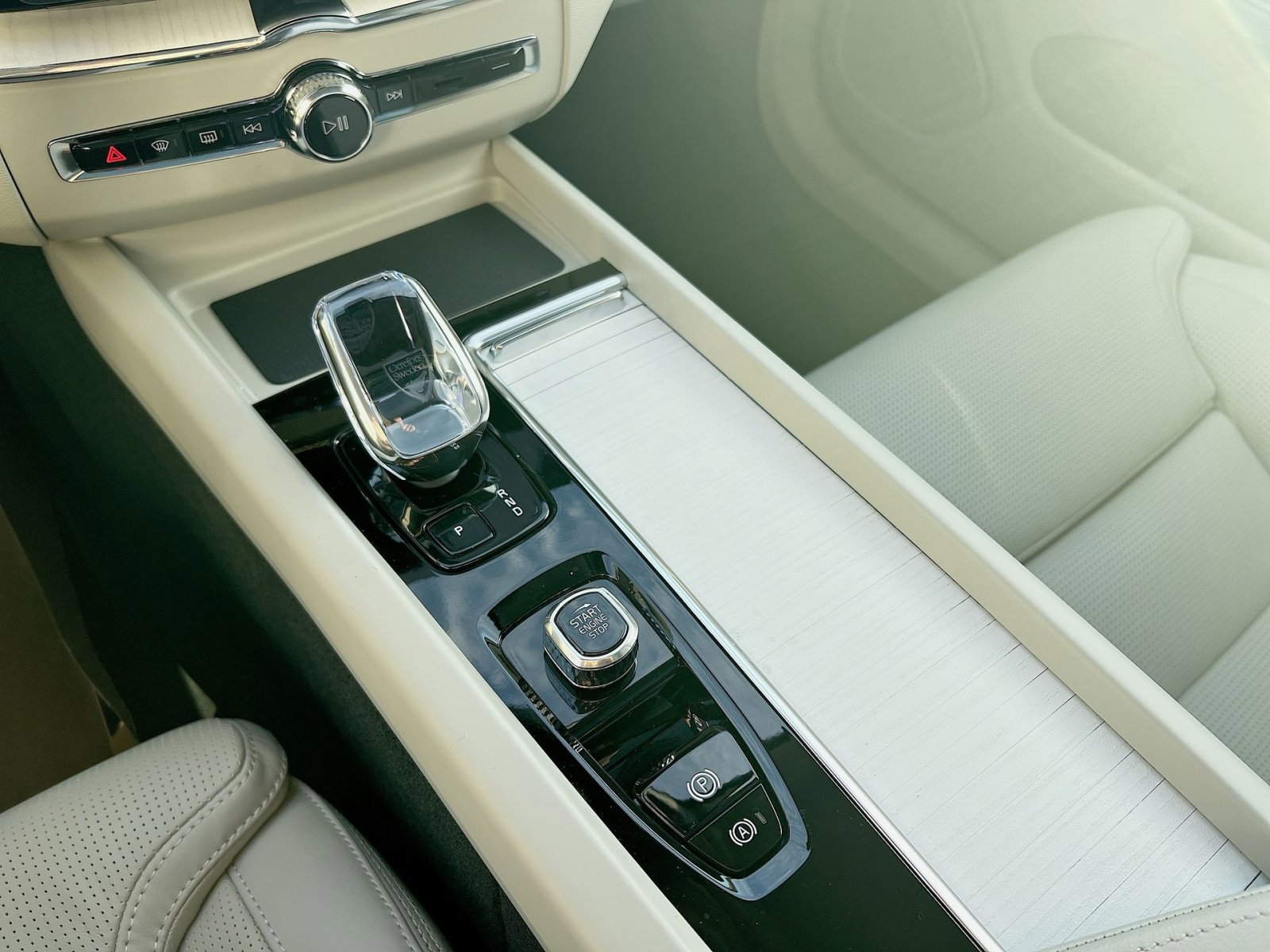 New 2026 Volvo XC60 B5 Ultra w/ Protection Package Premier image 22