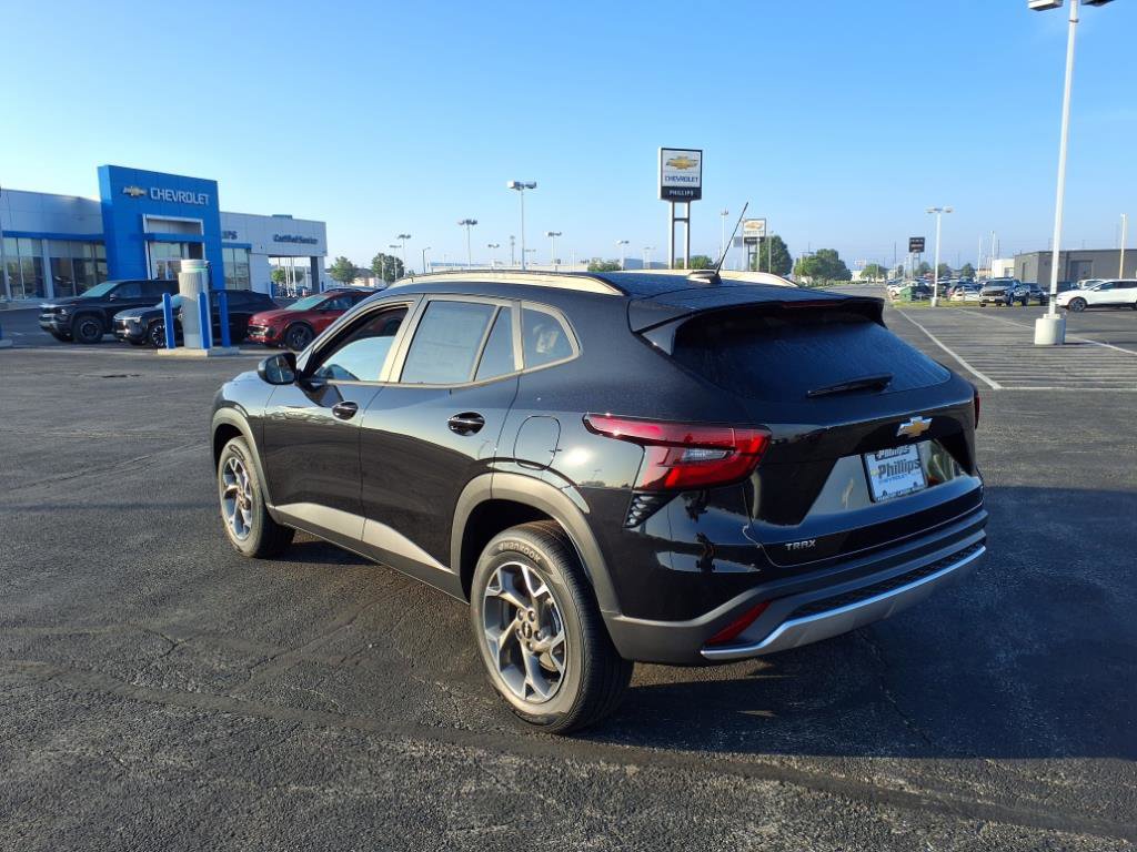New 2025 Chevrolet Trax LT FWD image 3