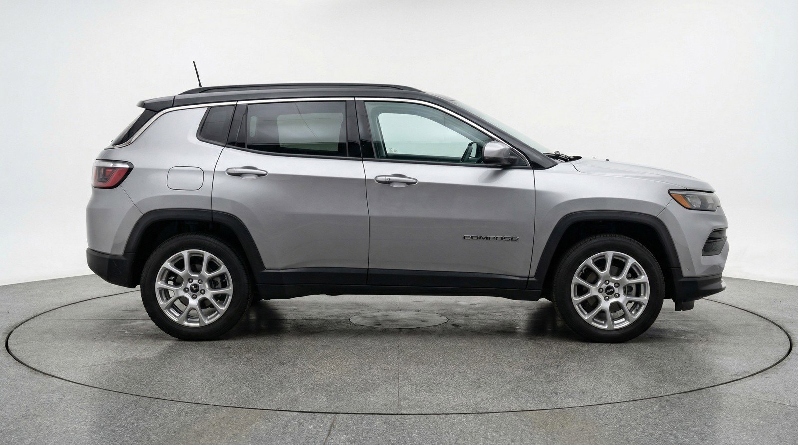 Used 2025 Jeep Compass Limited image 11