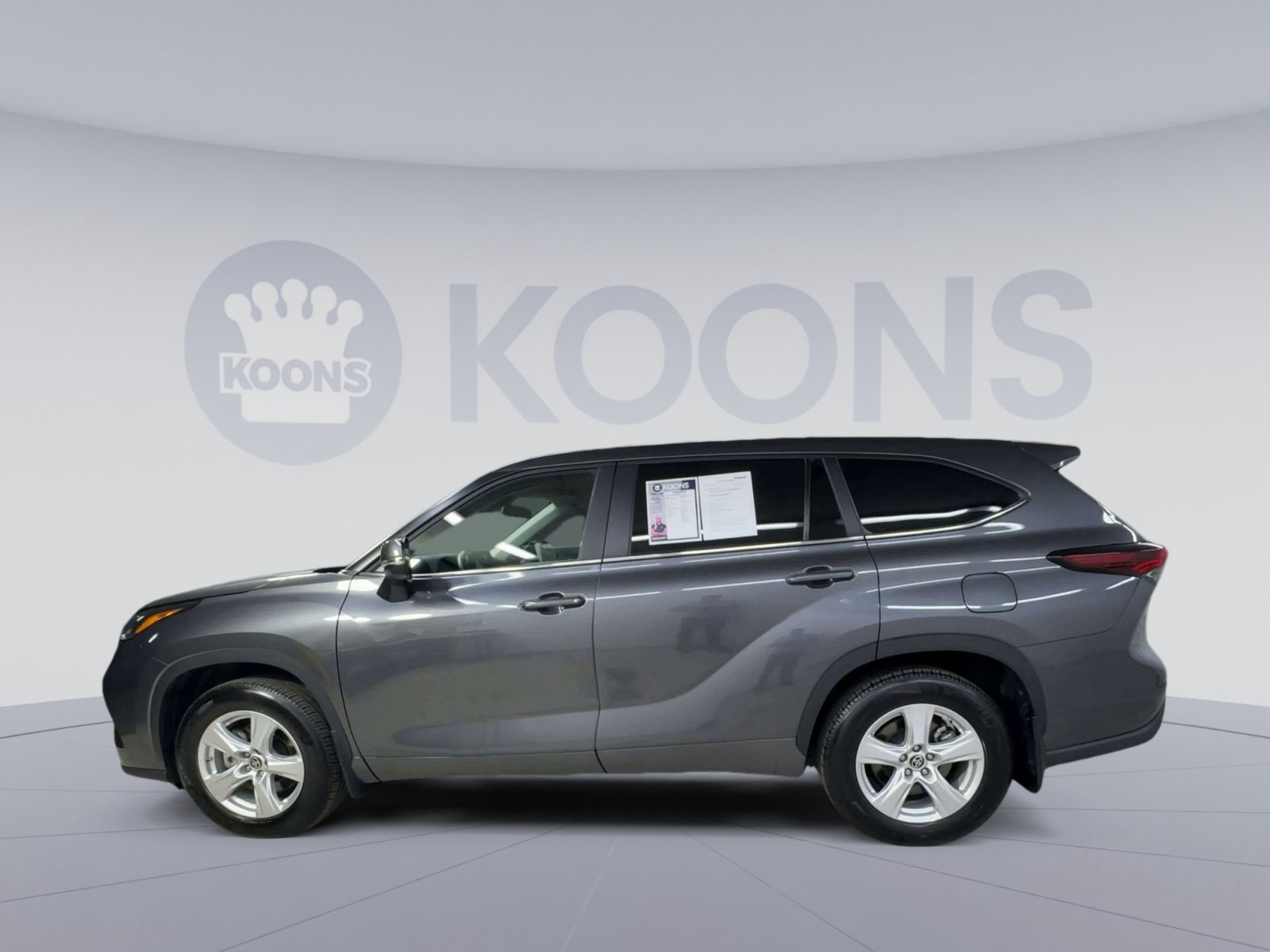 Used 2025 Toyota Highlander LE AWD/4WD image 7