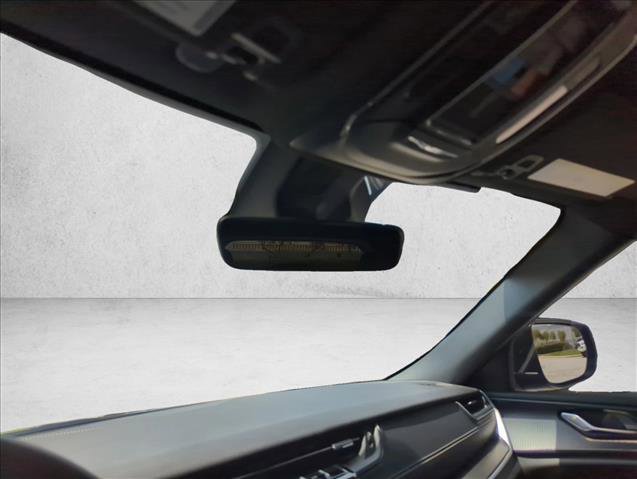 Used 2025 Jeep Grand Cherokee Laredo w/ Luxury Tech Group I RWD image 15