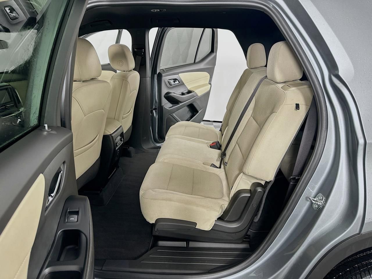 Used 2023 Chevrolet Traverse LS image 29