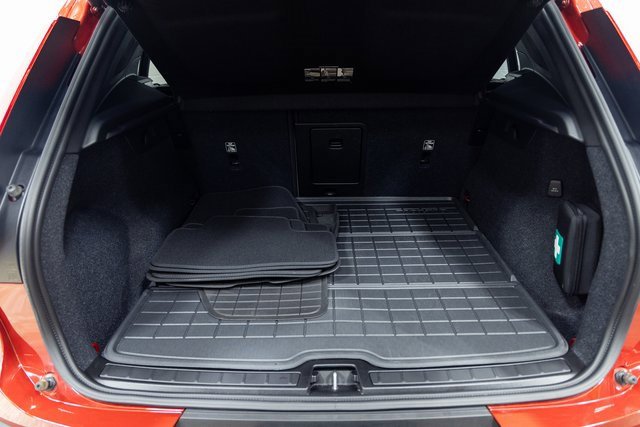 Used 2024 Volvo XC40 B5 Ultimate w/ Protection Package Premier image 15