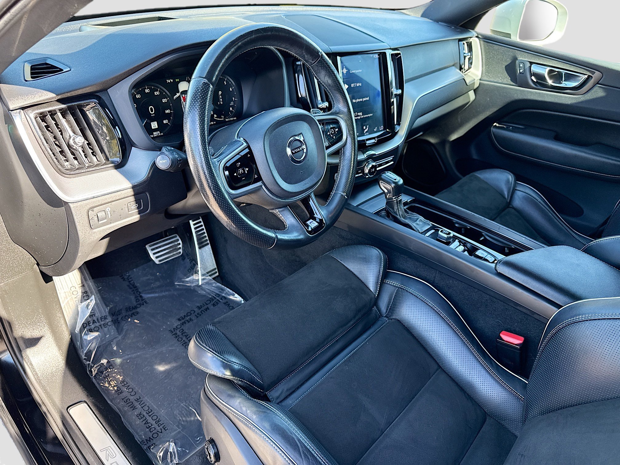 Used 2018 Volvo XC60 T6 R-Design w/ Convenience Package AWD/4WD image 25