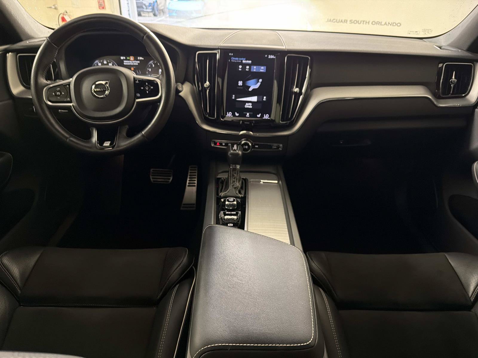 Used 2018 Volvo XC60 T6 R-Design w/ Convenience Package AWD/4WD image 13