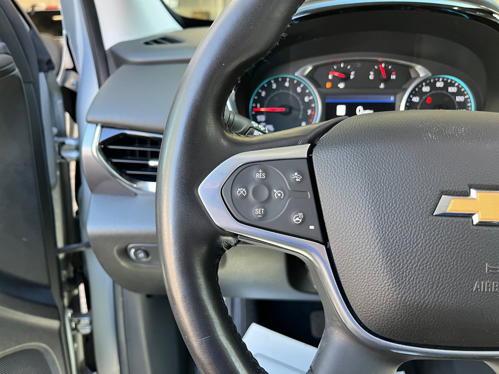 Used 2021 Chevrolet Traverse Premier w/ Redline Edition AWD/4WD image 17
