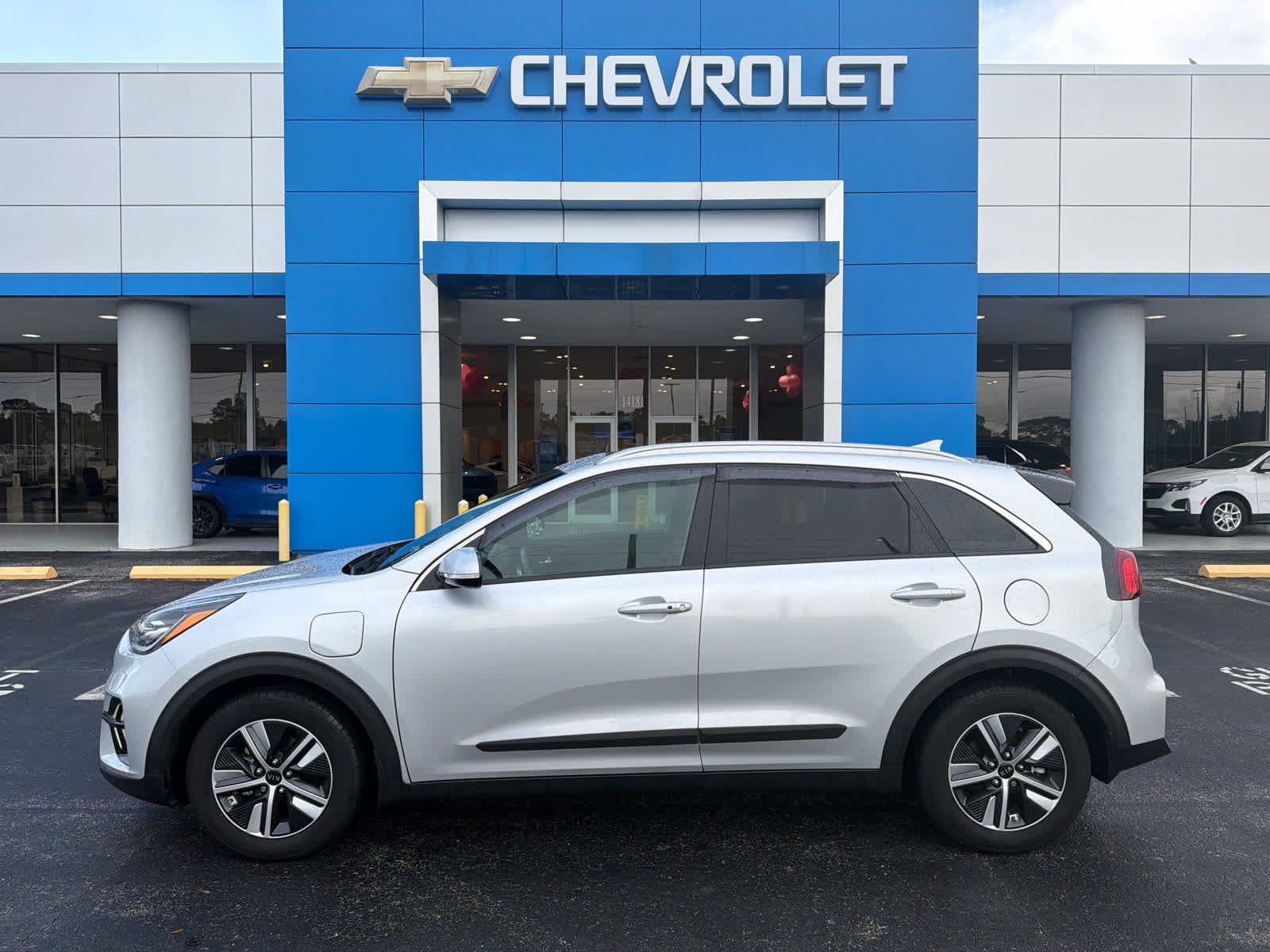 Used 2021 Kia Niro EX Premium FWD image 2