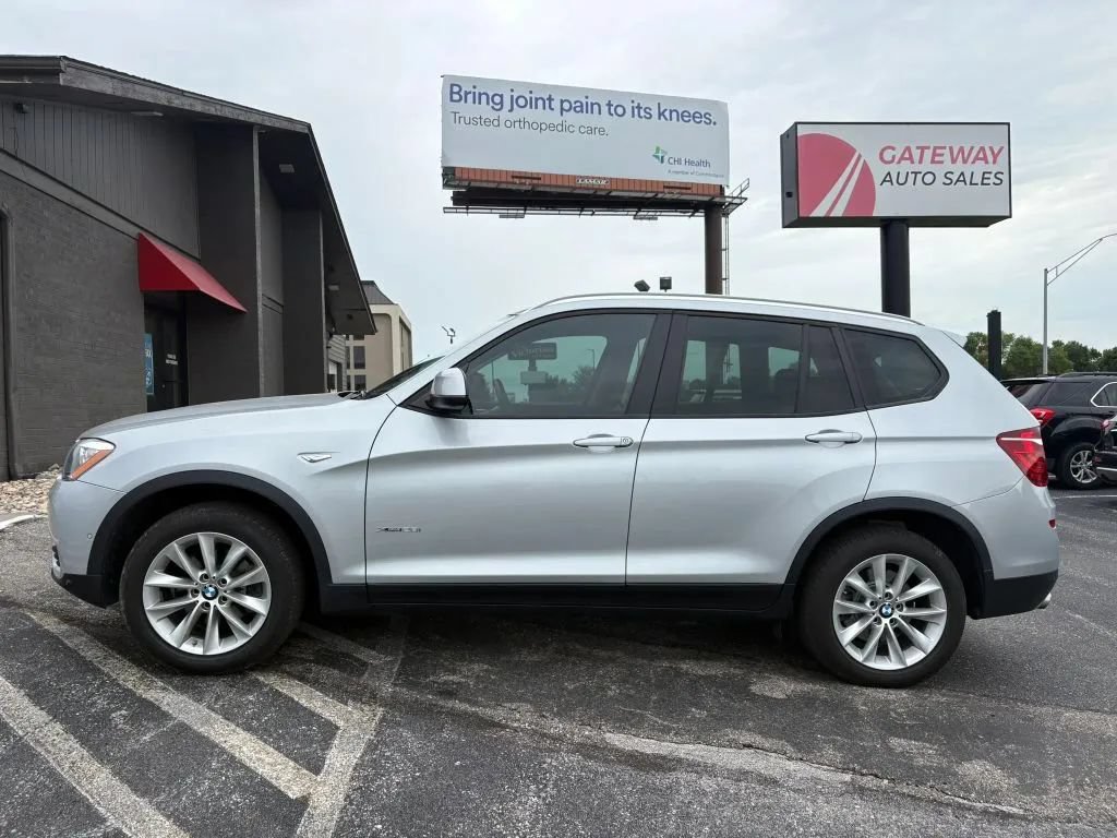 Used 2017 BMW X3 xDrive28i AWD/4WD image 2