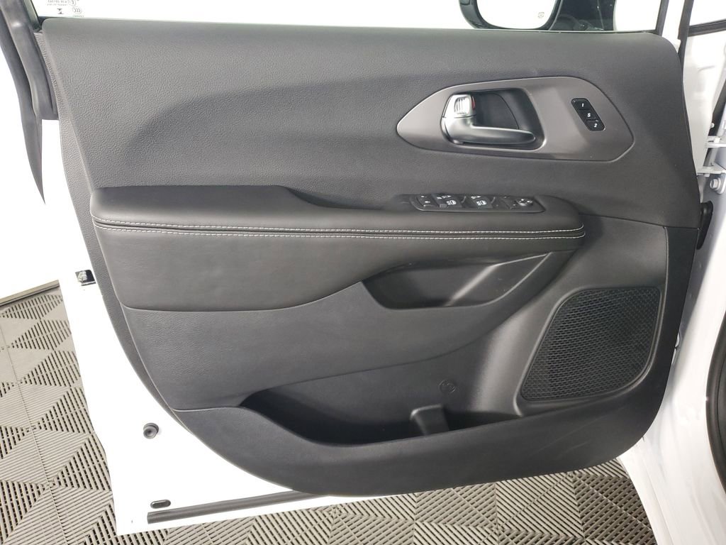 New 2026 Chrysler Pacifica Select image 27