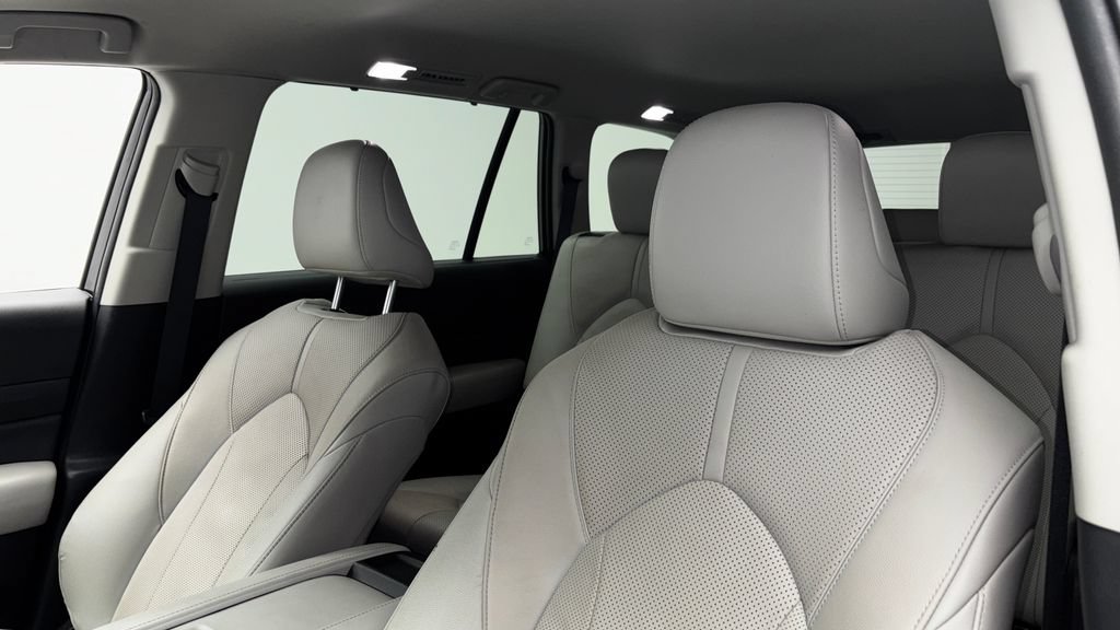 Used 2024 Toyota Grand Highlander AWD image 15