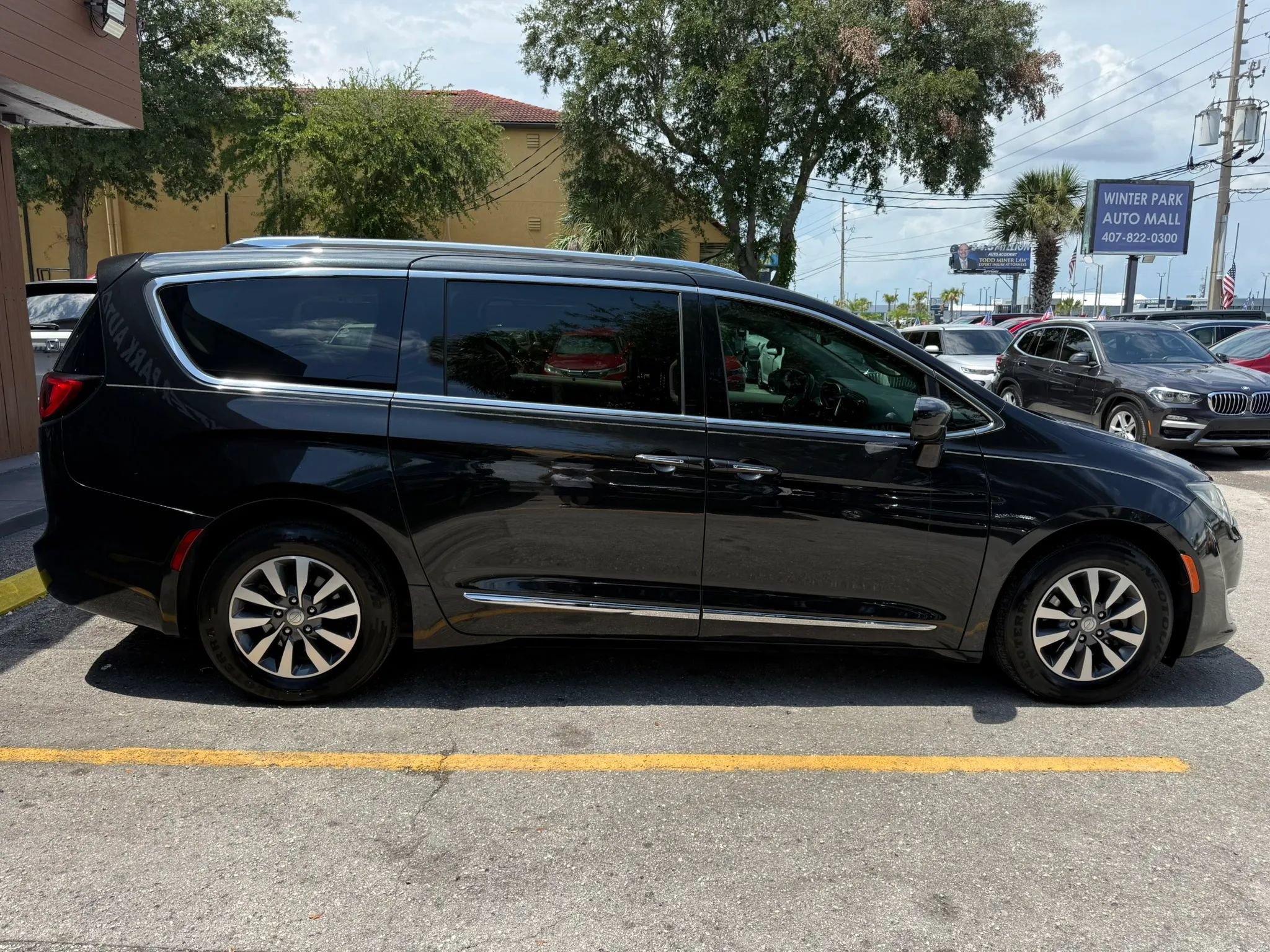 Used 2020 Chrysler Pacifica Touring-L Plus FWD image 5