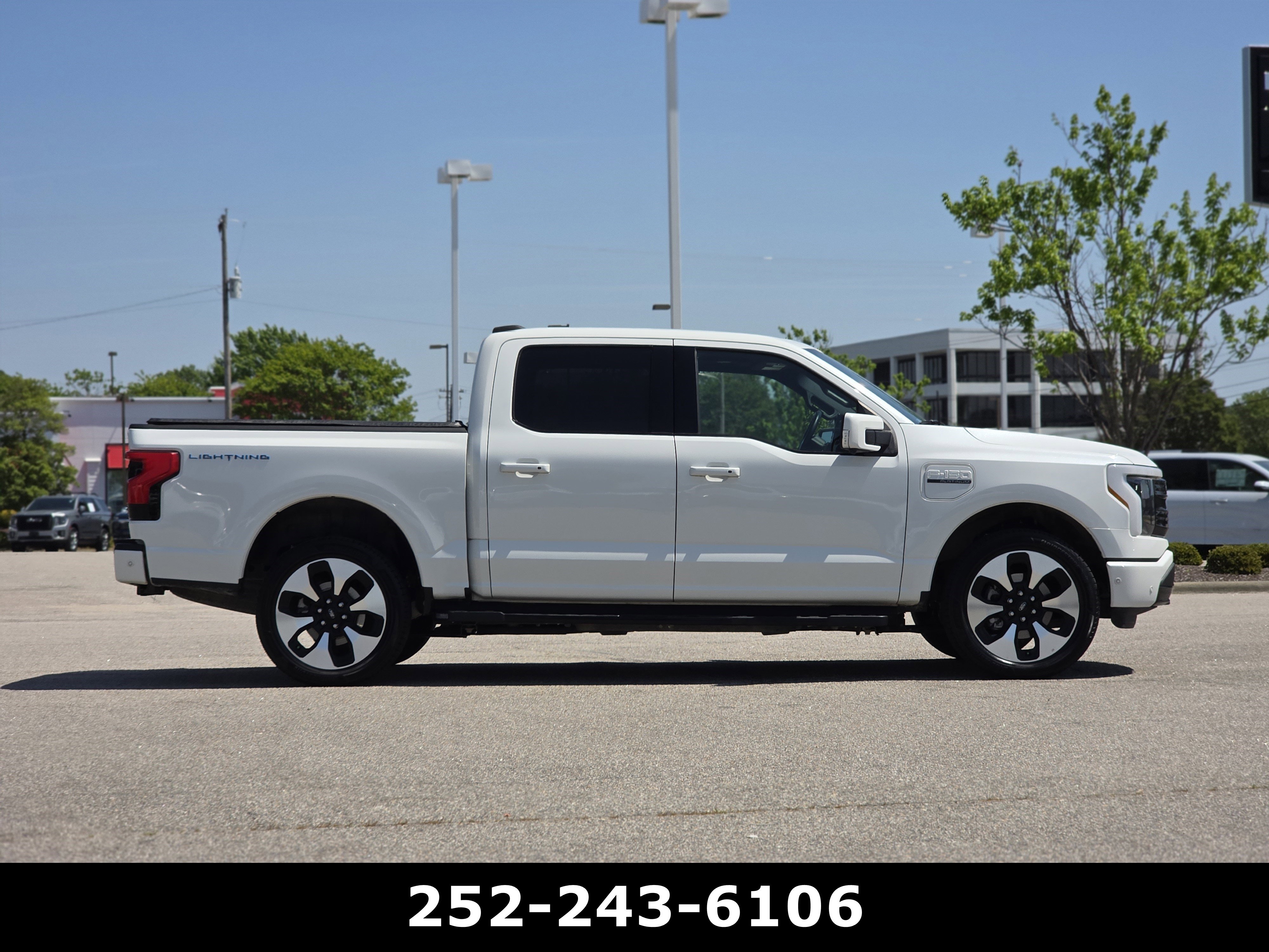 Used 2022 Ford F150 Lightning Platinum AWD/4WD image 8