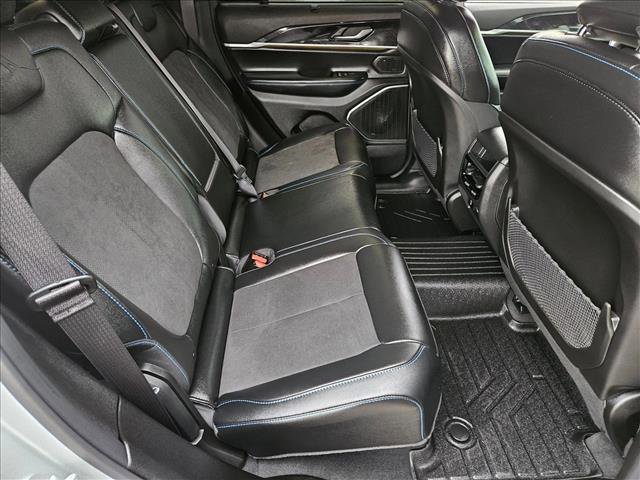 Used 2025 Jeep Grand Cherokee Trailhawk w/ Luxury Tech Group III image 17