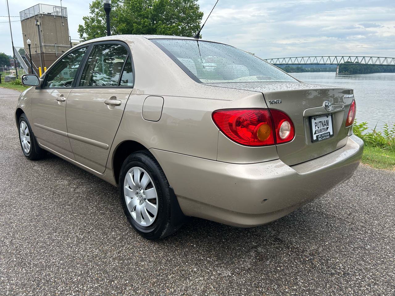 Used 2004 Toyota Corolla LE FWD image 3