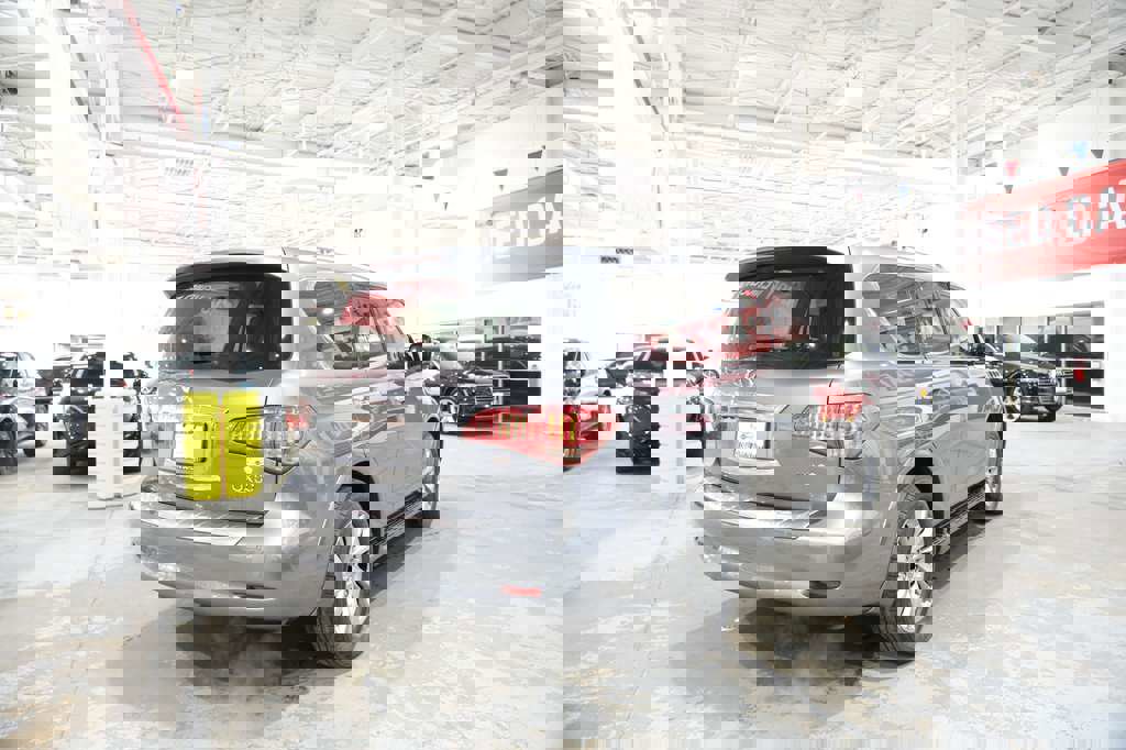 Used 2017 INFINITI QX80 image 12