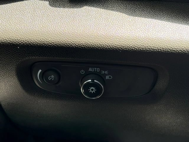 Used 2022 Chevrolet Traverse Premier w/ Redline Edition AWD/4WD image 21
