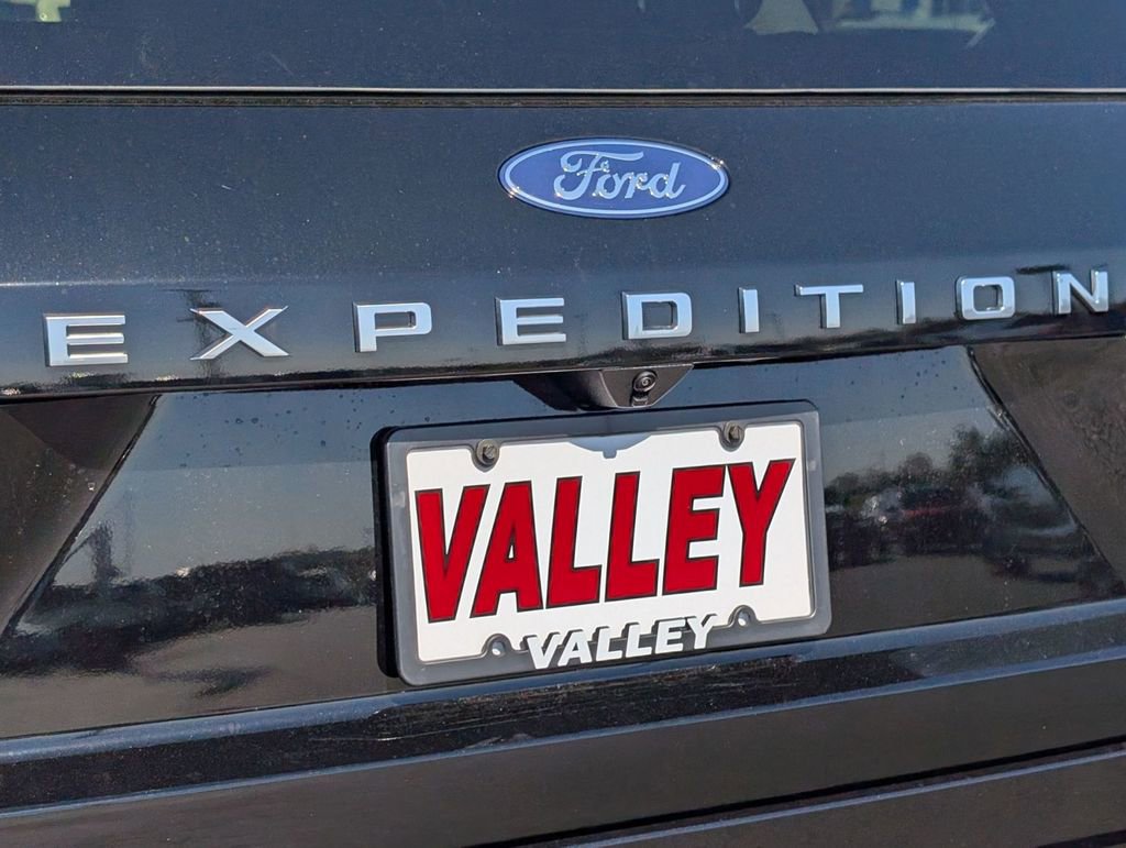 New 2026 Ford Expedition Active image 14