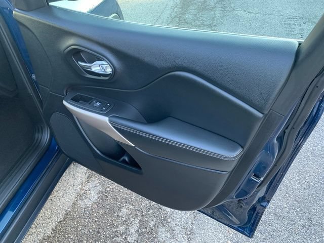 Used 2018 Jeep Cherokee Limited AWD/4WD image 14