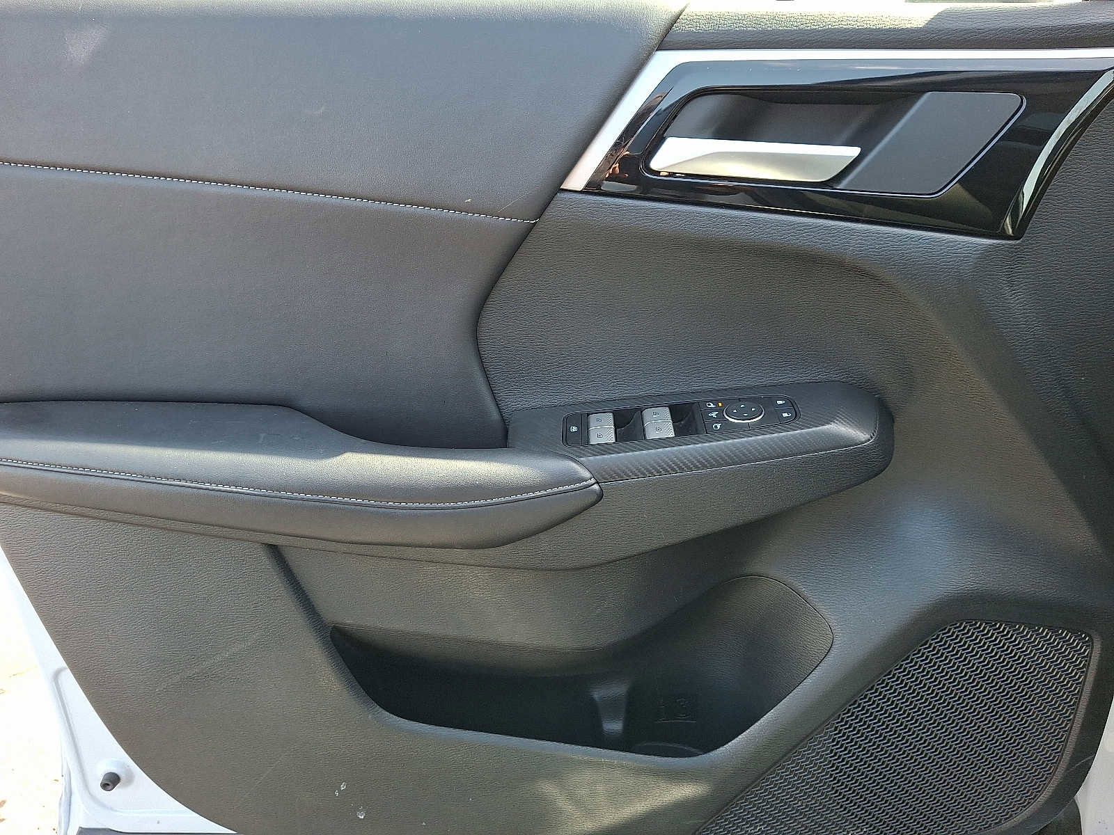 Used 2024 Mitsubishi Outlander Ralliart AWD/4WD image 12