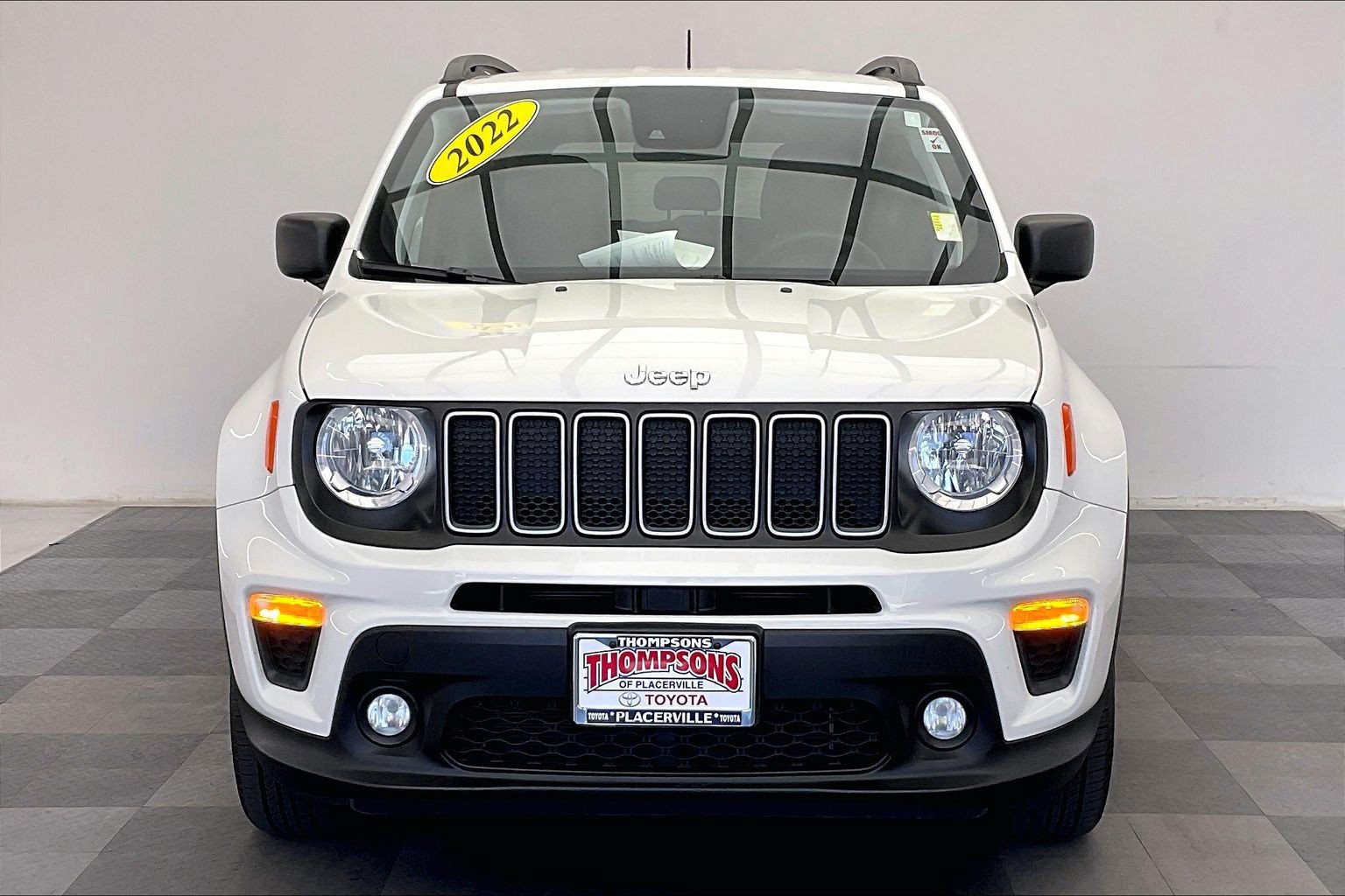 Used 2022 Jeep Renegade Latitude AWD/4WD image 2