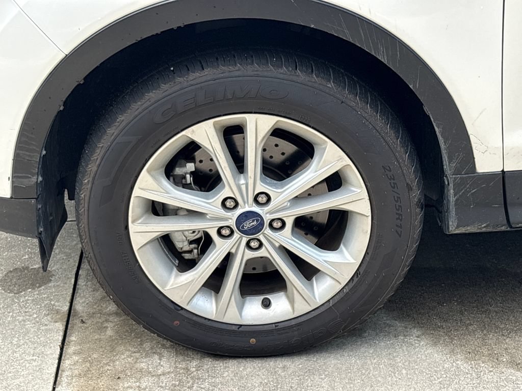 Used 2017 Ford Escape SE w/ Equipment Group 201A AWD/4WD image 12