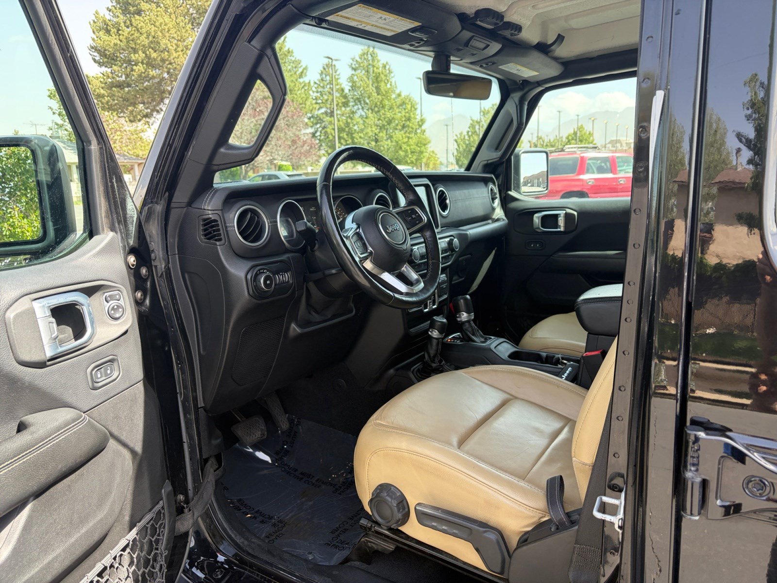 Used 2018 Jeep Wrangler Unlimited Sahara w/ Uconnect 4C Nav & Sound Group AWD/4WD image 10