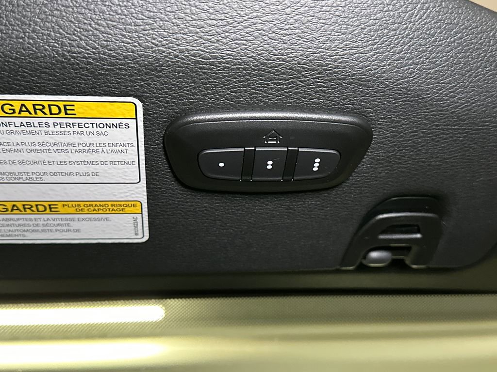 Used 2022 Jeep Wrangler Unlimited Sahara w/ Cold Weather Group AWD/4WD image 25