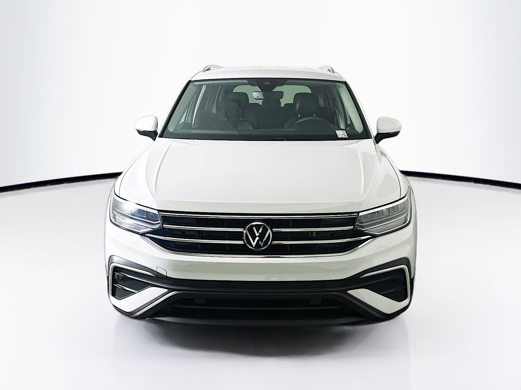 Used 2022 Volkswagen Tiguan SE image 2