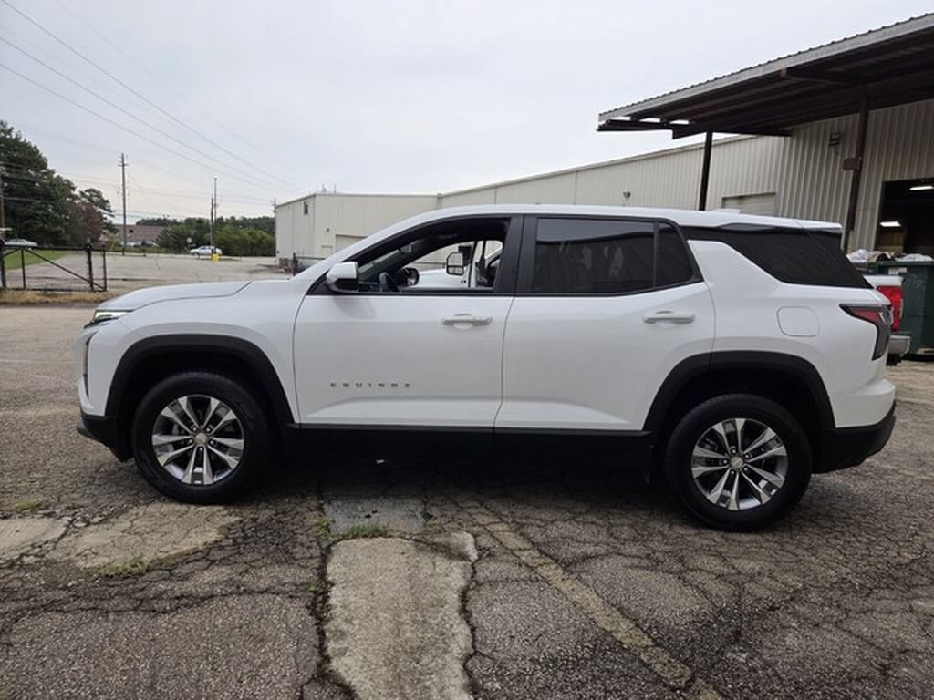 Used 2025 Chevrolet Equinox LT AWD/4WD image 2