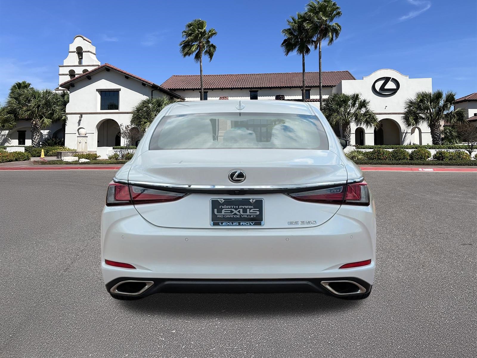 Used 2024 Lexus ES 350 w/ Premium Package FWD image 3