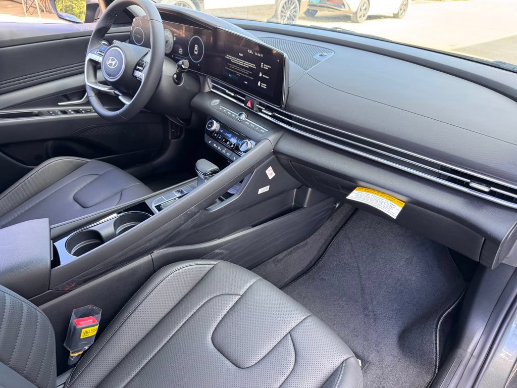 New 2026 Hyundai Elantra Limited FWD image 17