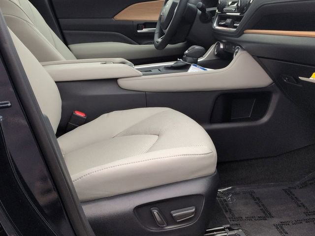 Certified 2026 Toyota Grand Highlander Limited image 31