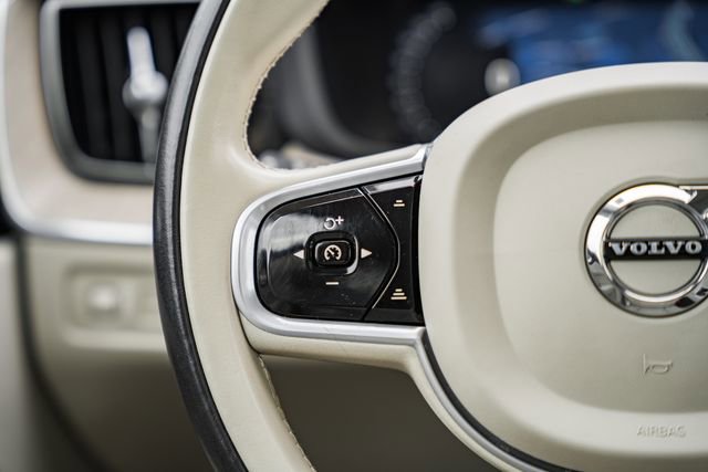 Used 2022 Volvo XC60 T8 Inscription w/ Advanced Package image 29