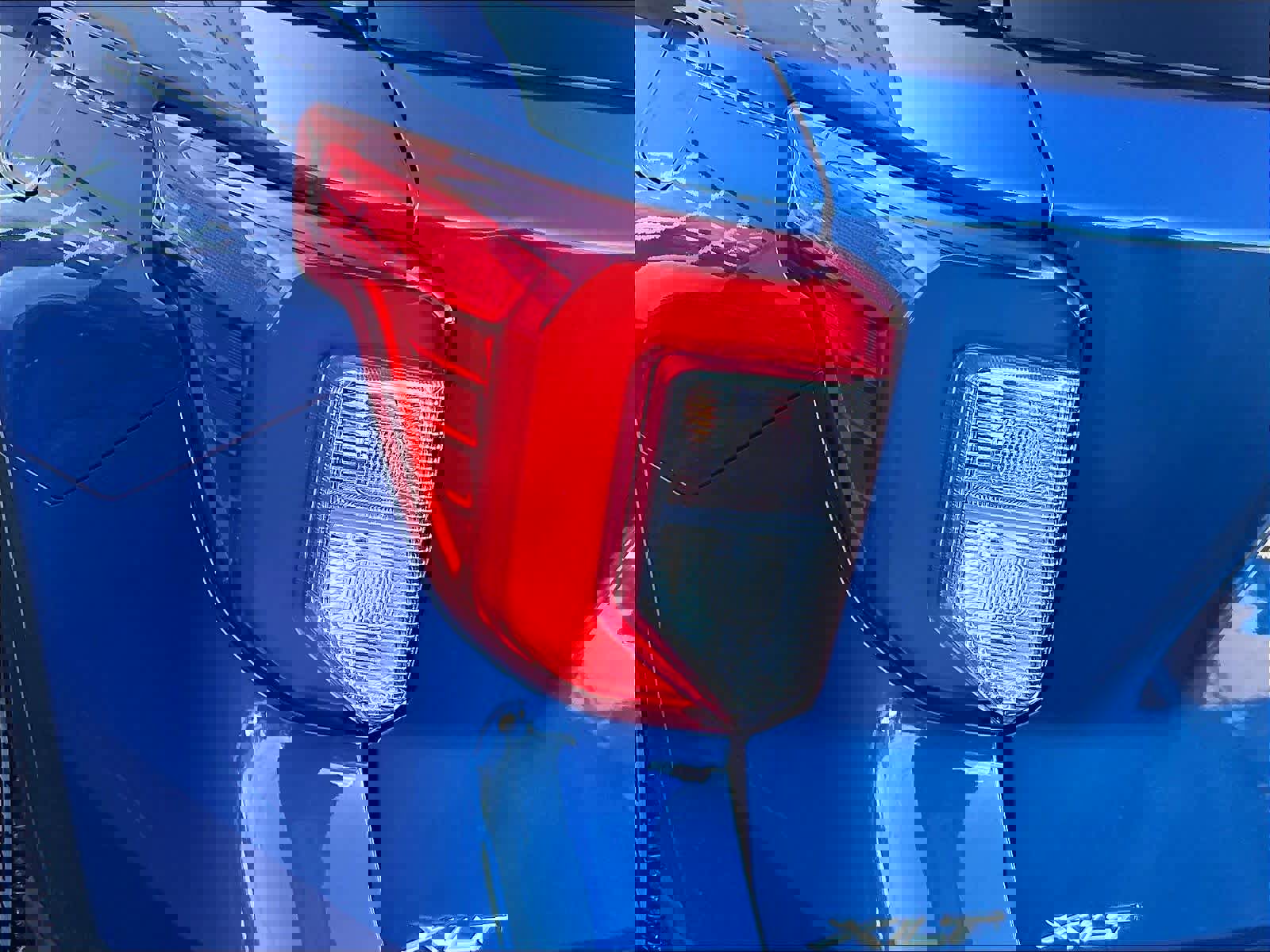 Used 2023 Ford Explorer XLT w/ Equipment Group 202A image 33