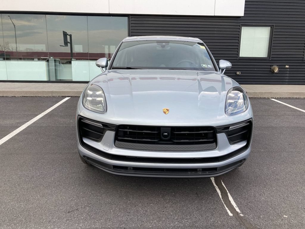Used 2025 Porsche Macan AWD/4WD image 10