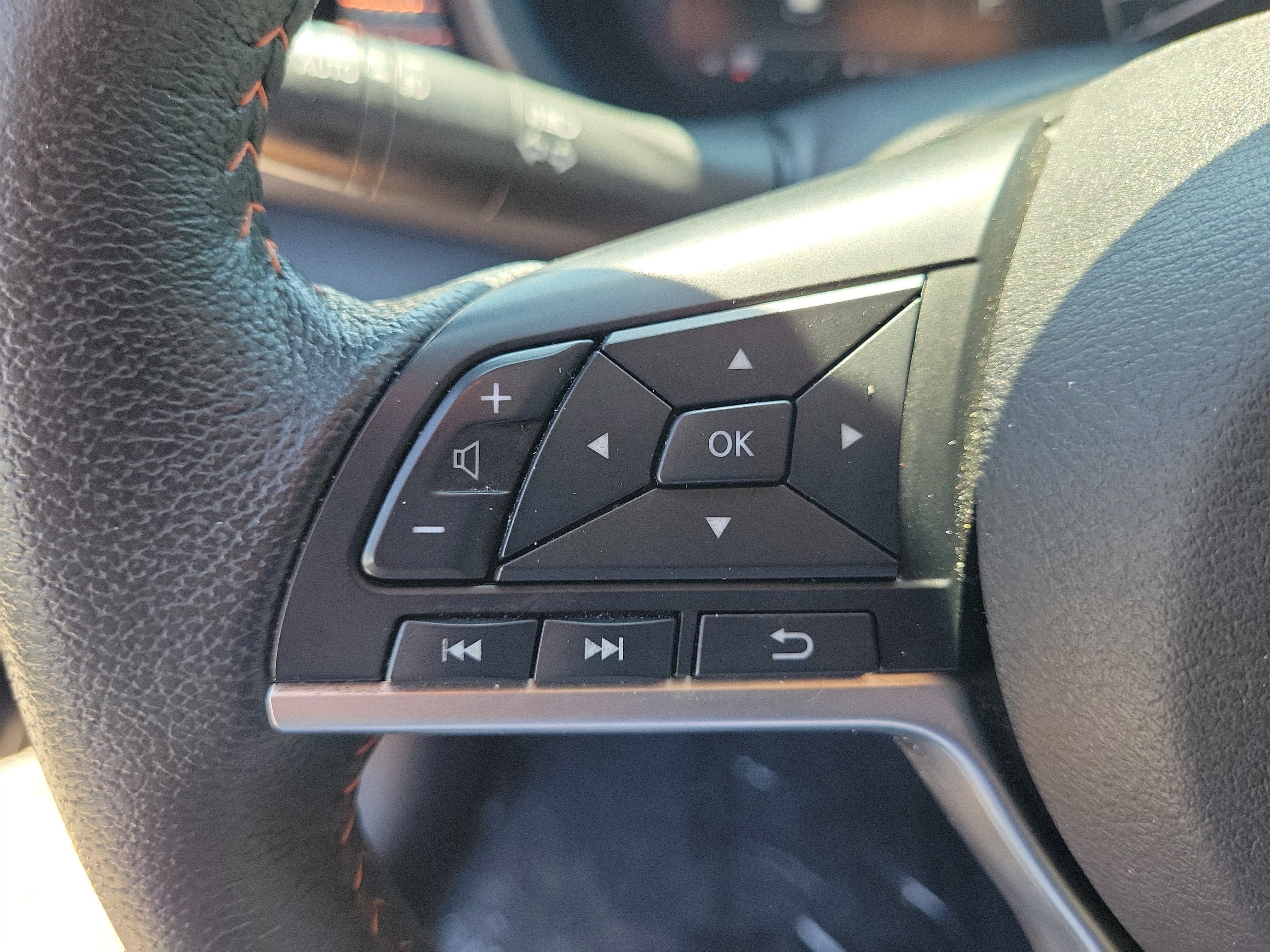 Certified 2021 Nissan Kicks SR w/ SR Premium Package FWD image 17