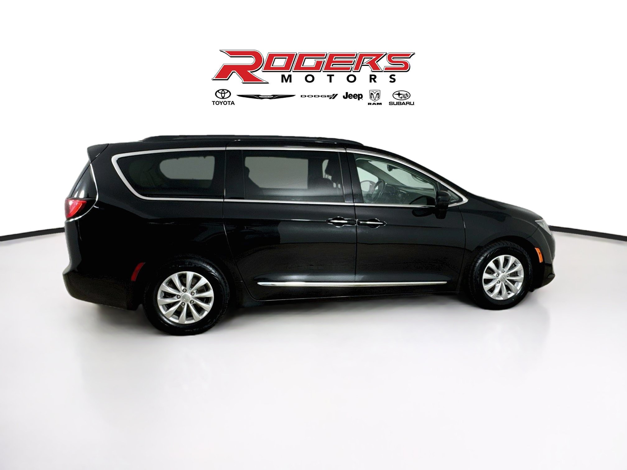 Used 2017 Chrysler Pacifica Touring-L FWD image 9