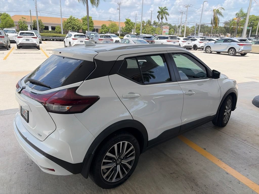 Used 2021 Nissan Kicks SV FWD image 3