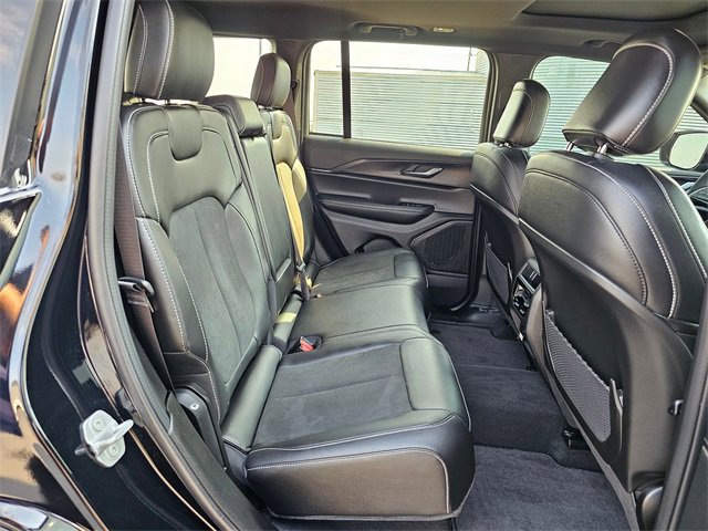 Used 2025 Jeep Grand Cherokee Altitude image 14