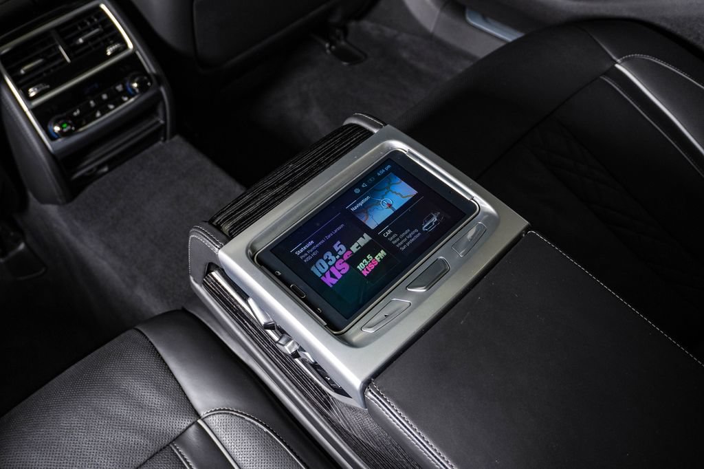 Used 2022 BMW 750i xDrive w/ Luxury Rear Seating Package AWD/4WD image 20