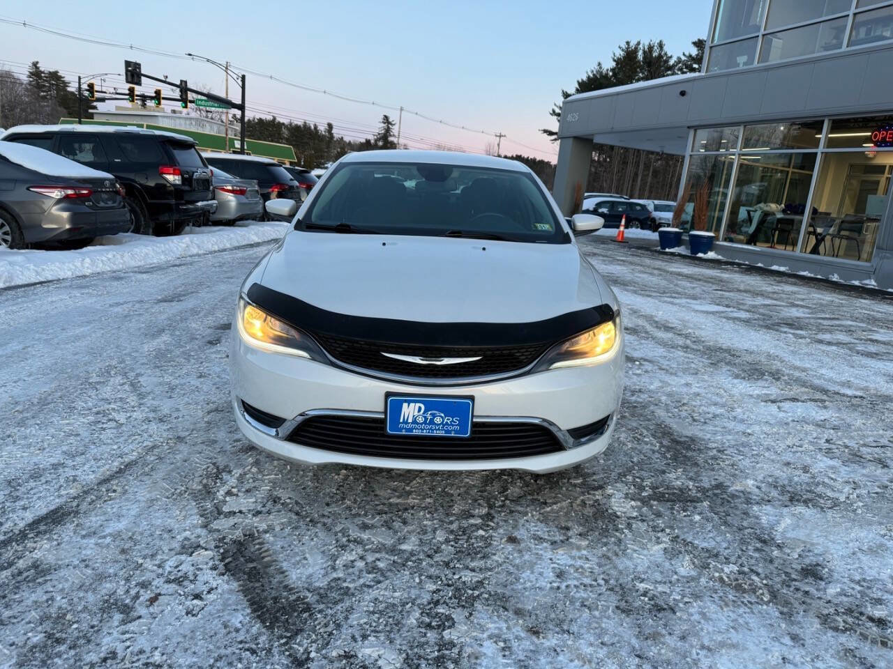 Used 2015 Chrysler 200 Limited w/ Convenience Group image 4