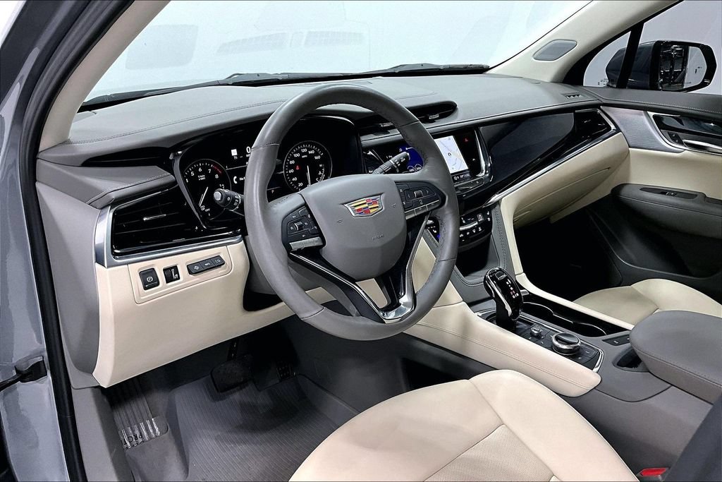 Used 2024 Cadillac XT6 Premium Luxury w/ Technology Package FWD image 16